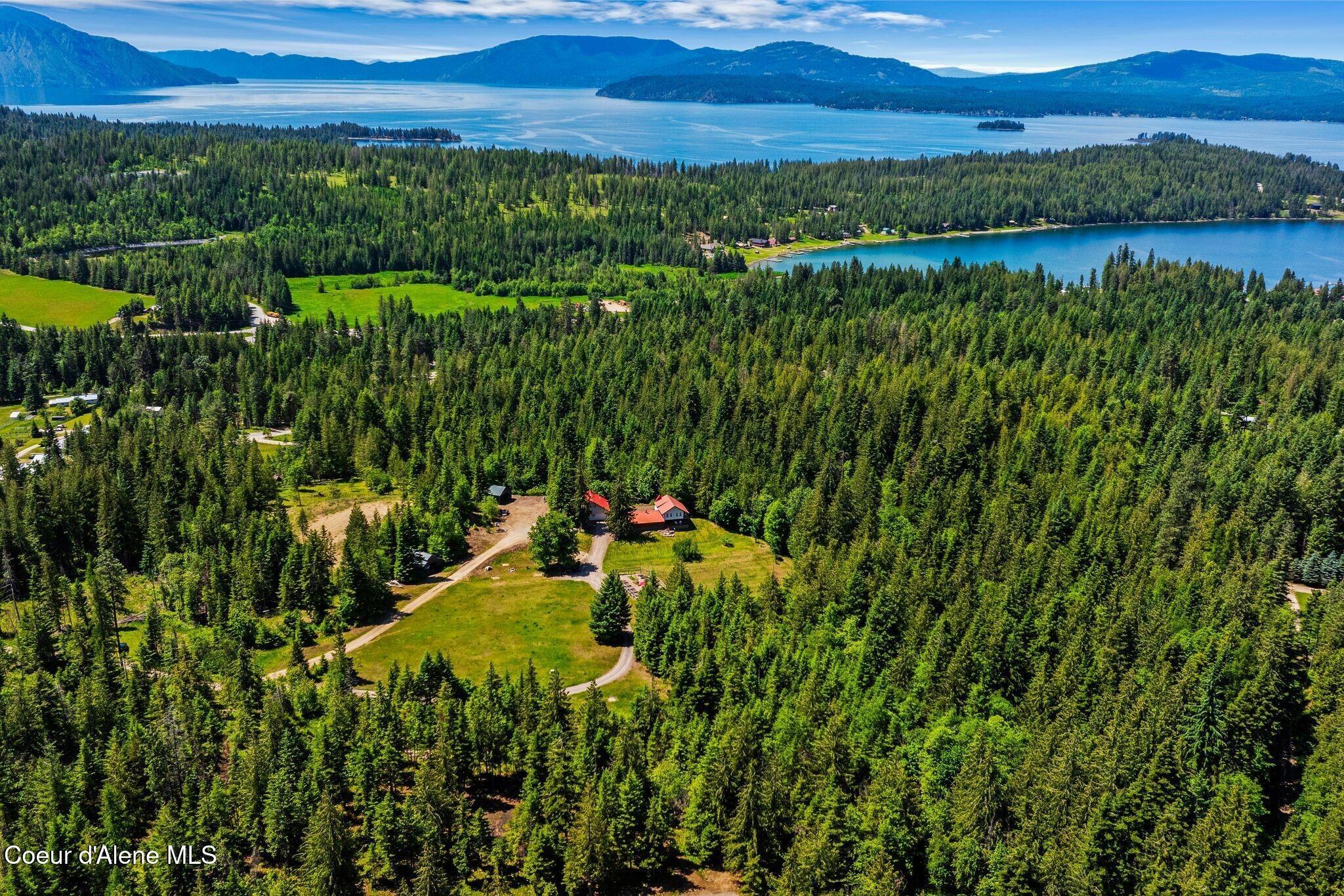 Image 2: Stunning North Idaho Setting