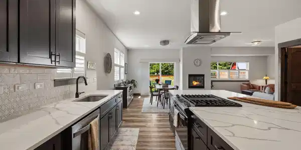 Image 3: 3 mls_A7400193
