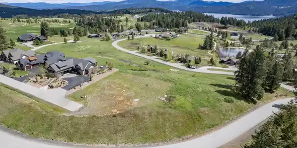 Image 4: Lot within CdA National Golf