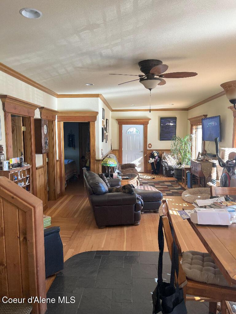 Image 4: 03