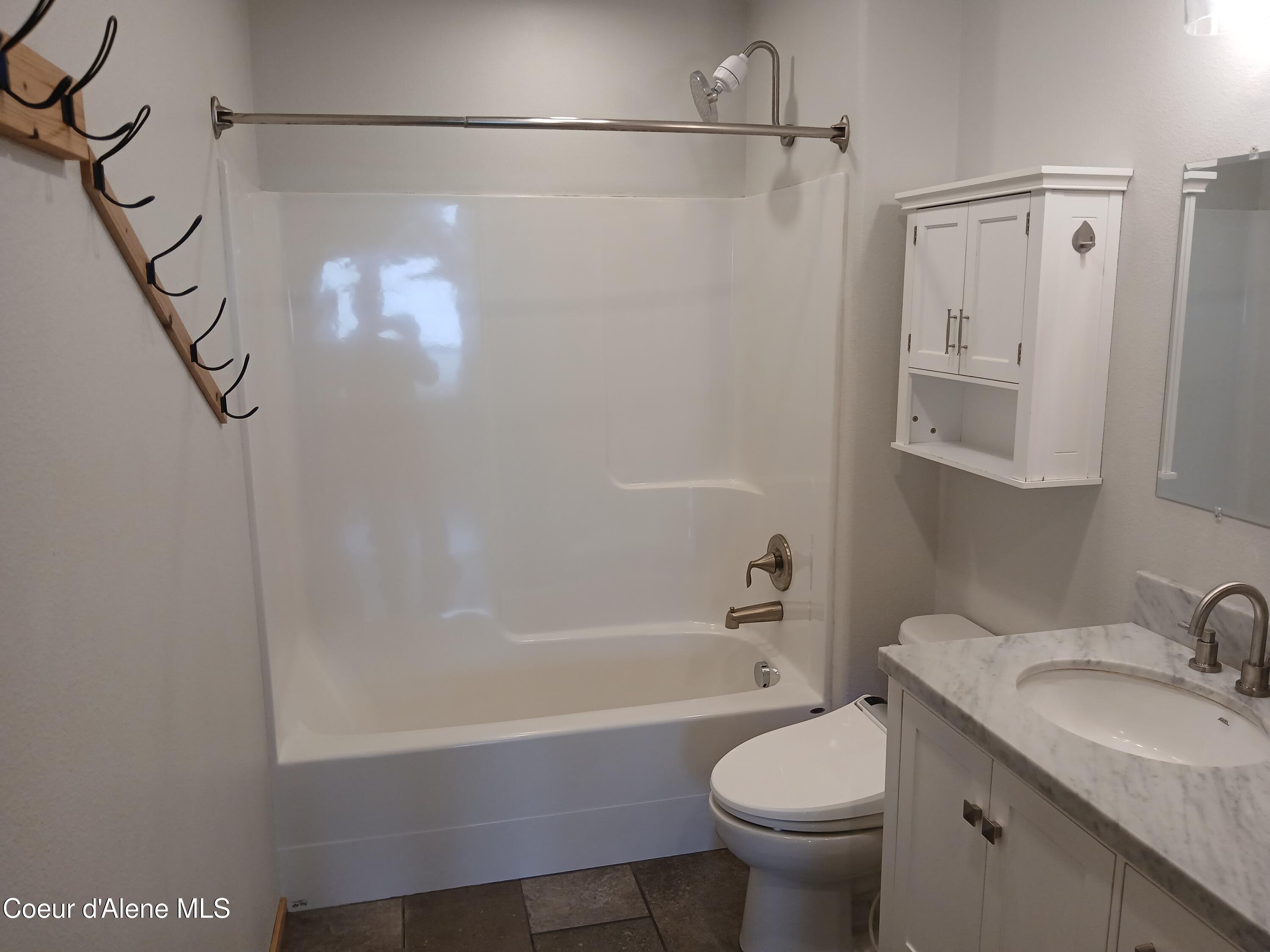 Image 2: 1 Bathroom