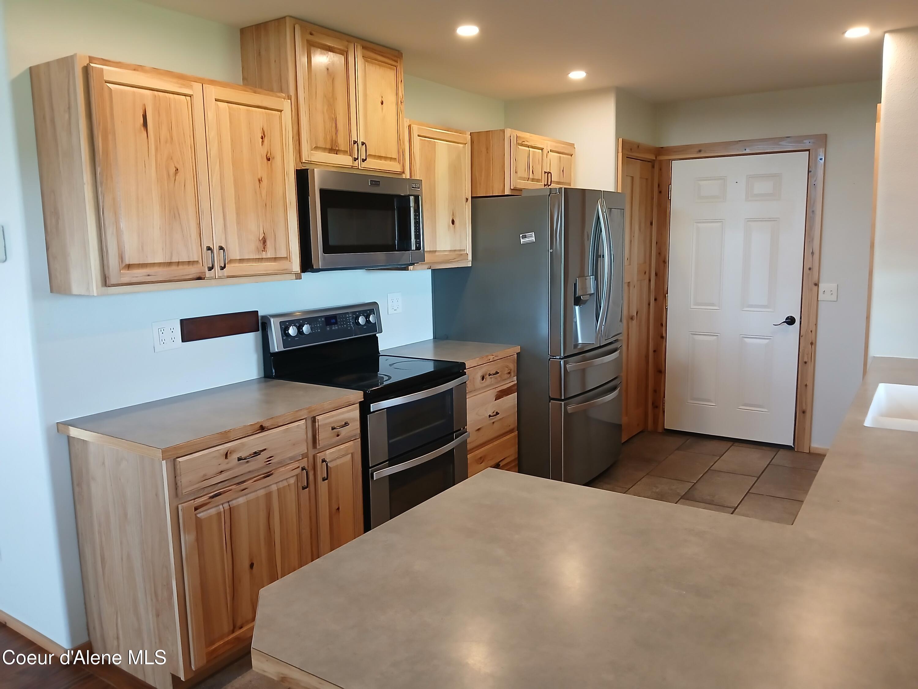 Image 3: 1 Kitchen