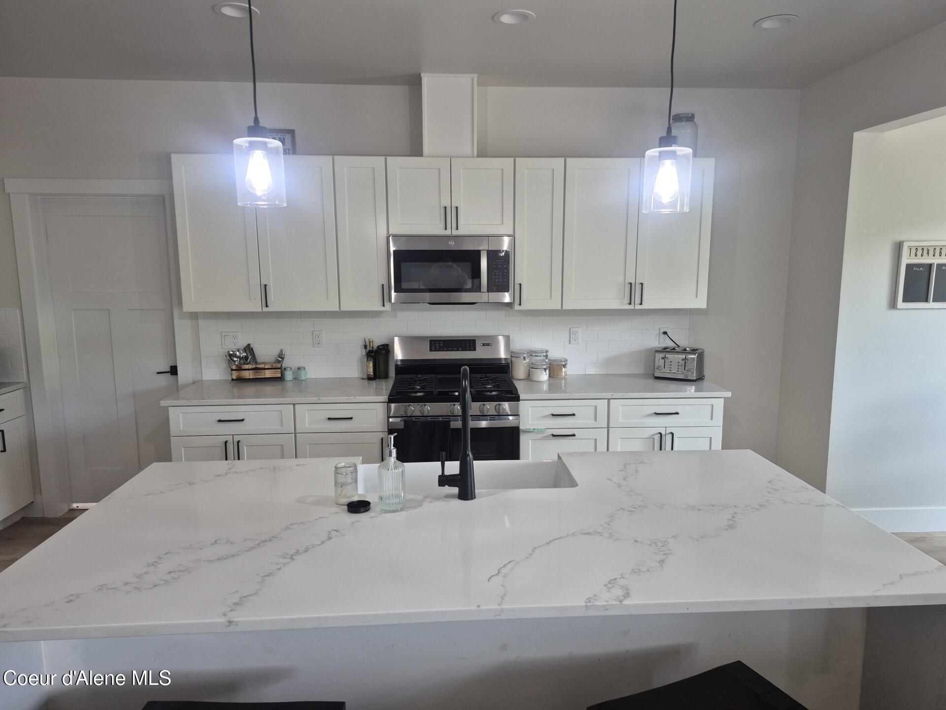 Image 3: Kitchen 4