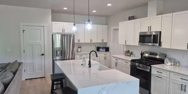 Image 4: Kitchen 5