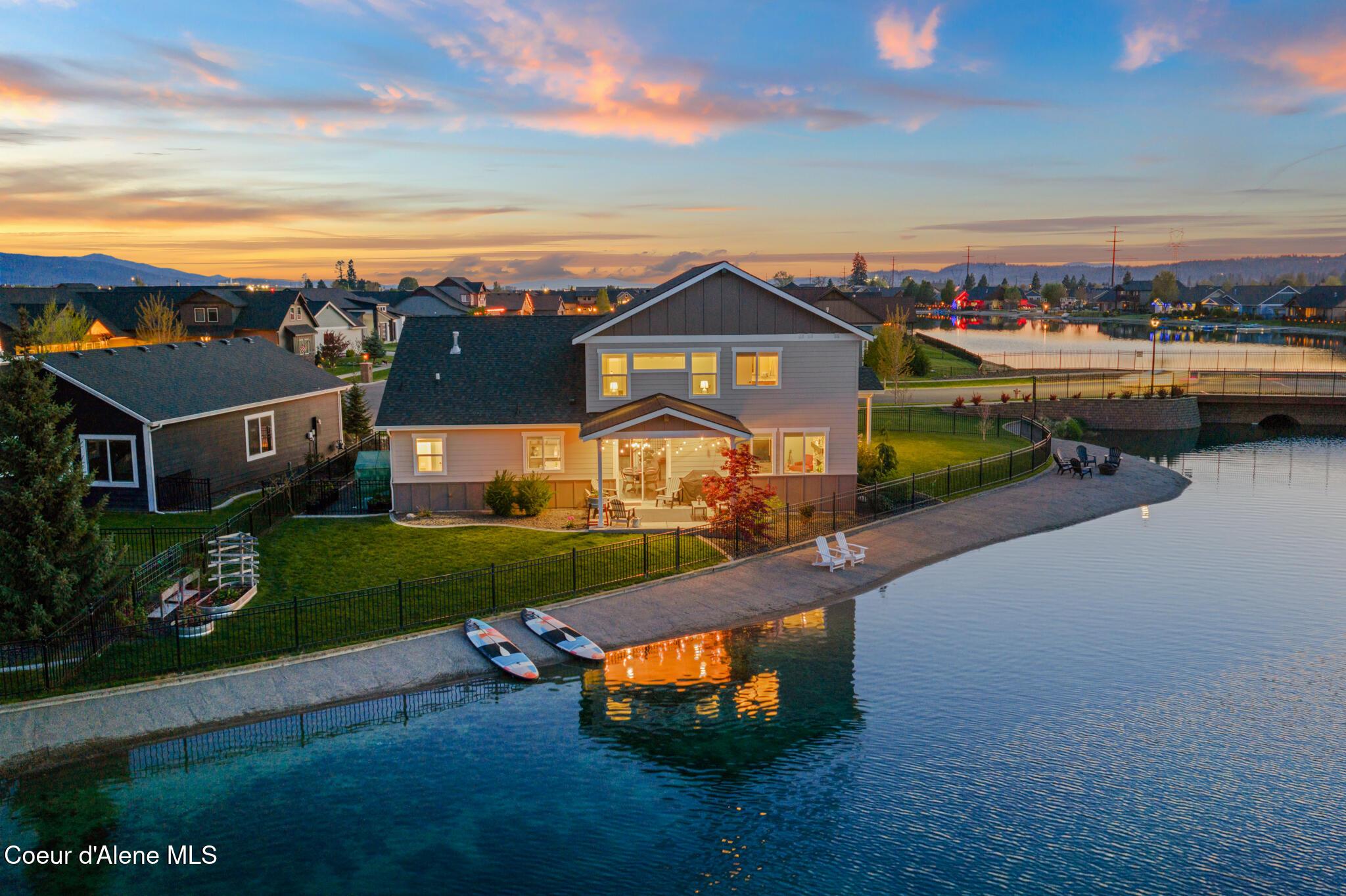 Image 4: 204 Feet of Waterfront