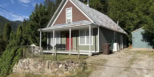 108 Dewey St