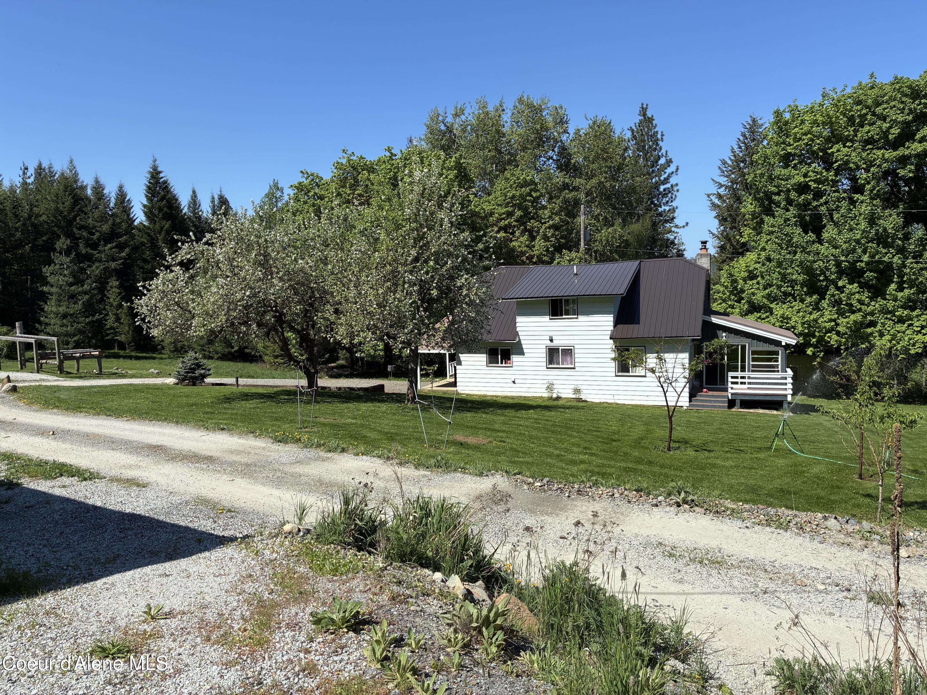 Image 3: Lafayes Way_side of hous