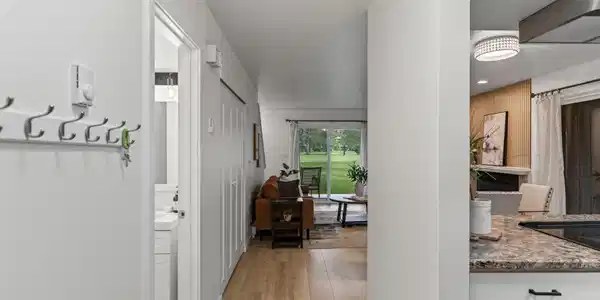 Image 3: 5-web-or-mls-SkyLight - Fairway-20
