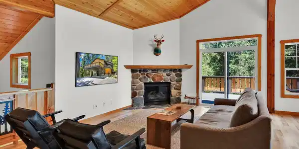Image 2: Living Room