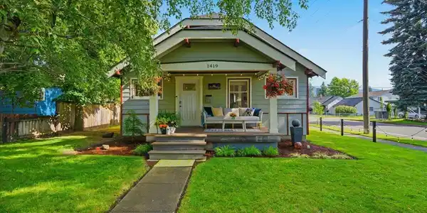 1419 E Mullan AVE