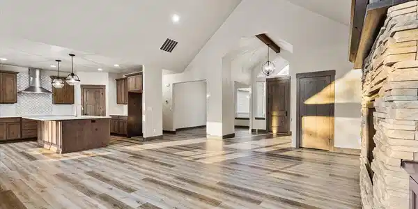 Image 4: Great Room to Kitchen