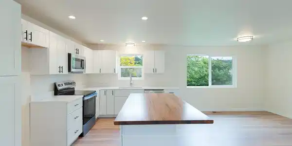 Image 2: Kitchen
