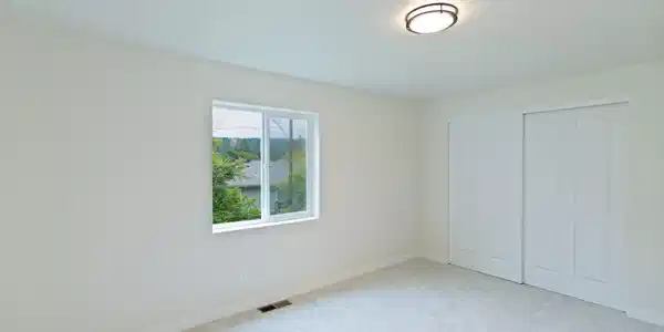 Image 4: Main Bedroom