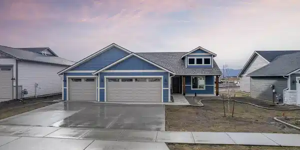8908 W CULTIVATOR AVE