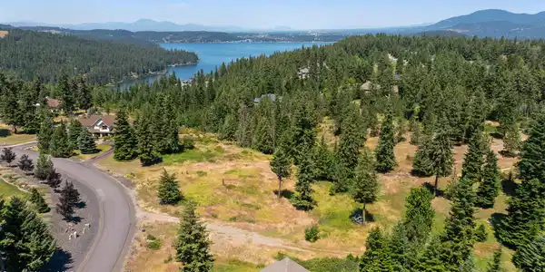 Image 3: 2