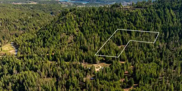 Image 3: Lot 2