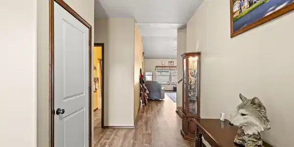 Image 4: Entryway