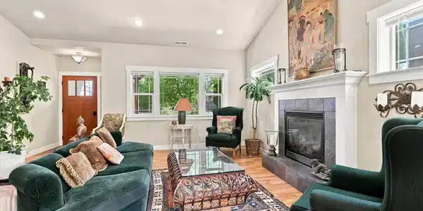 Image 4: 8_1402 river rock rd