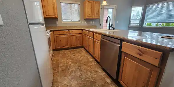 Image 3: Kitchen 2