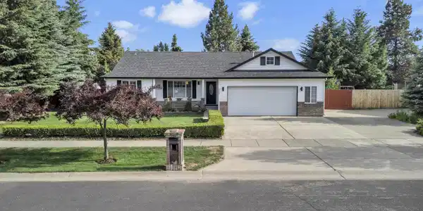 2082 E Greenleaf Ave