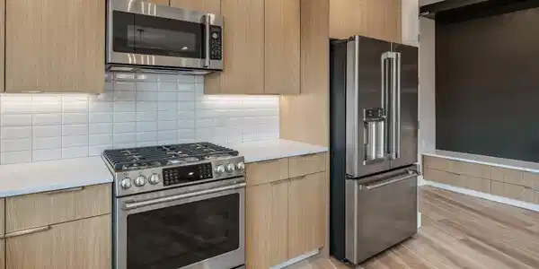 Image 3: Stainless Steel Appliances