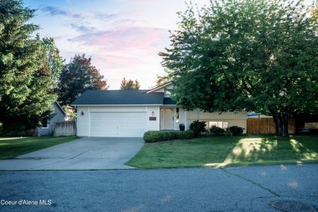 8579 N Cloverleaf DR
