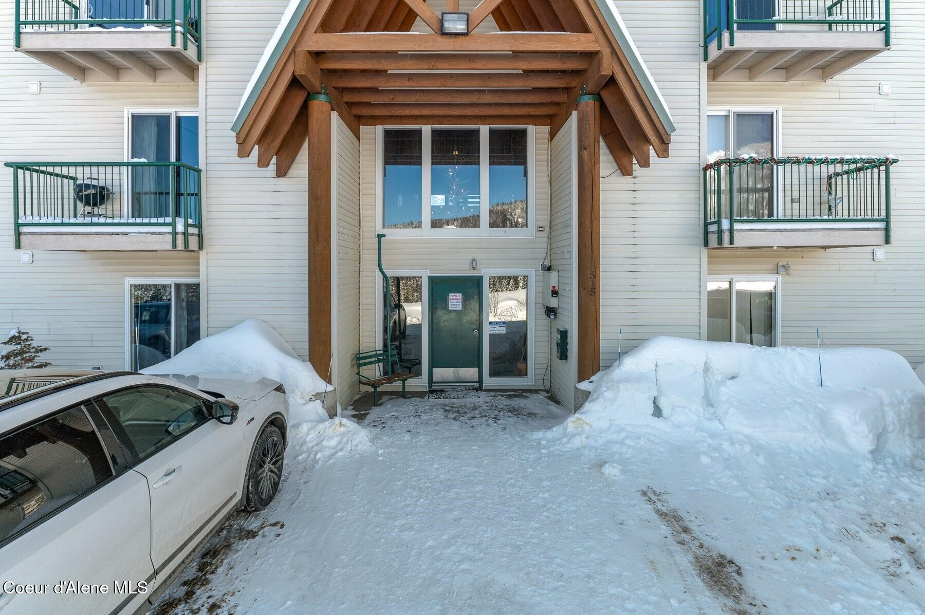 Image 3: Walk to Ski Access