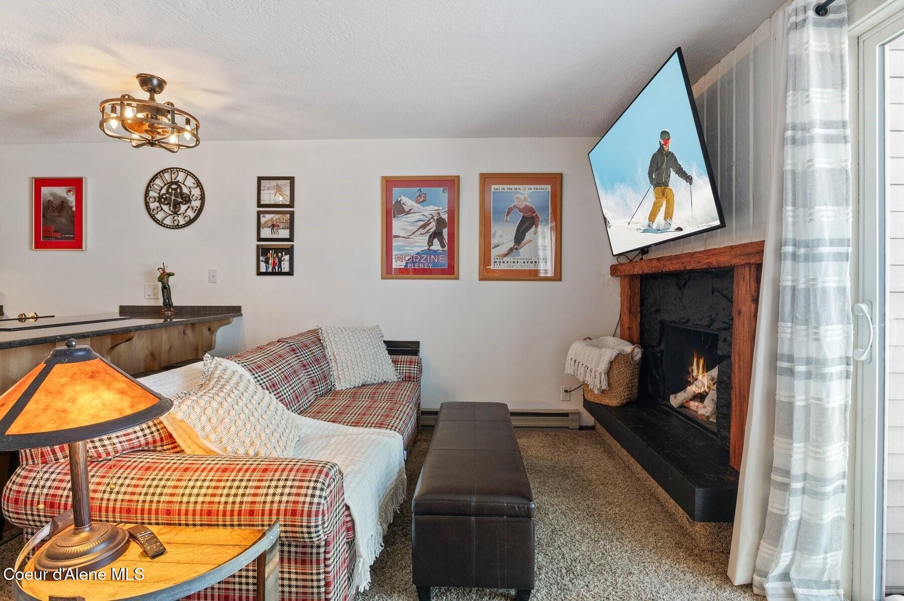 Image 4: Bright Mountain View Condo