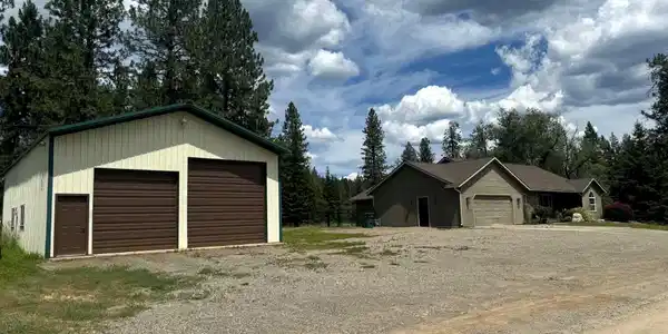 Image 2: Front of Home / Shop