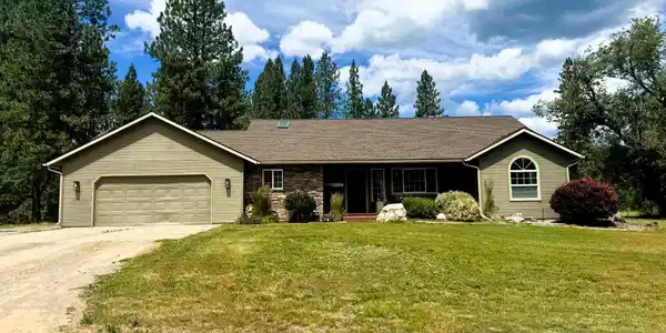 Image 3: Front of Home