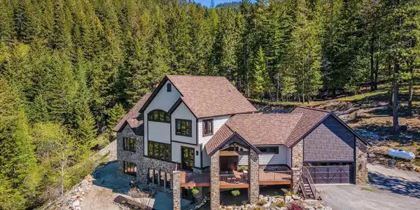 202 TRESTLE CREEK LN