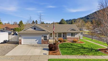 2143 E Greenleaf LN