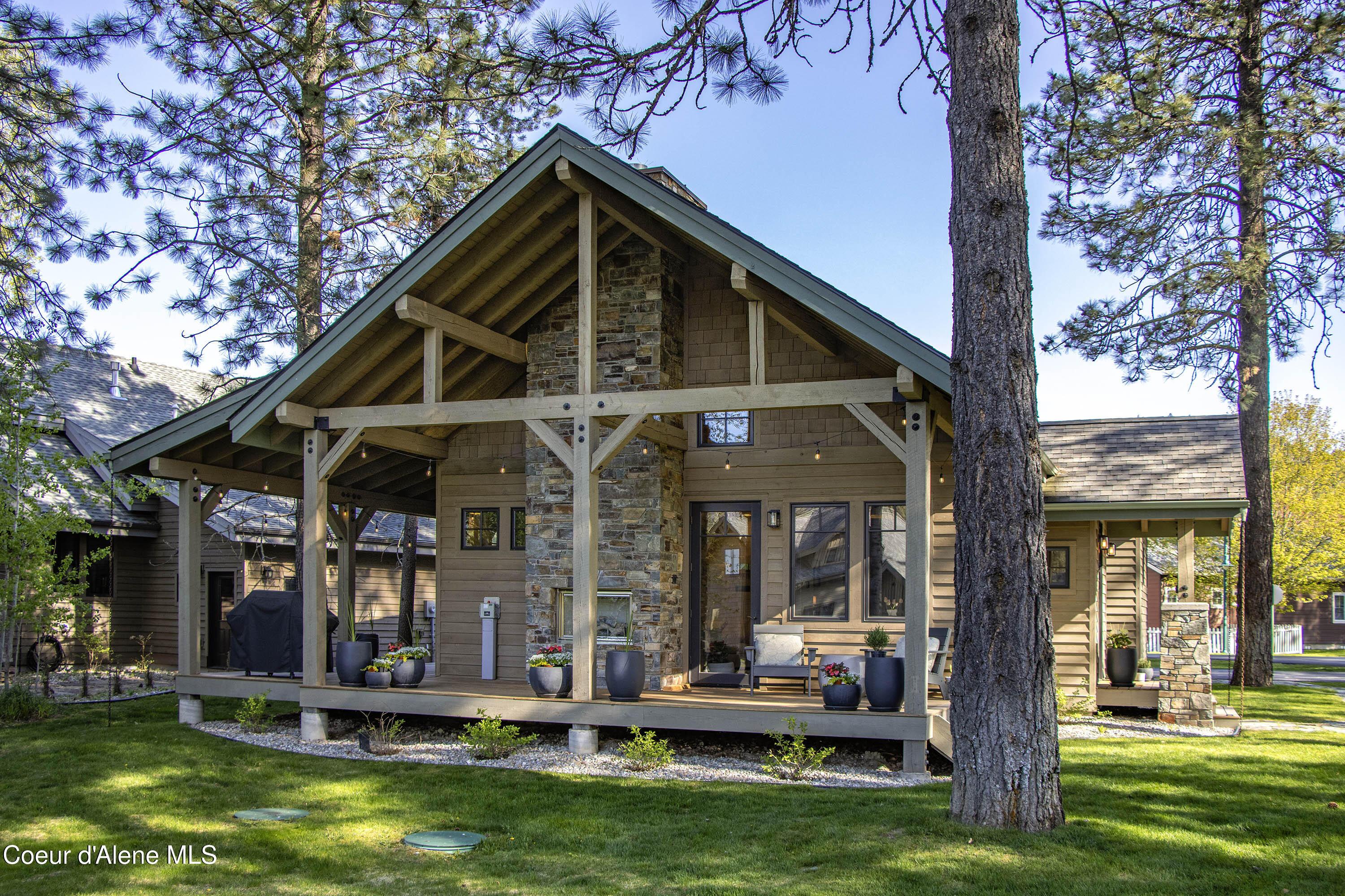 Image 4: Covered Deck and Fireplace