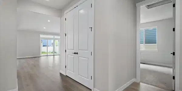 Image 2: 05-Entry