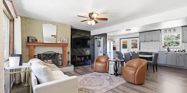 Image 4: Living Room
