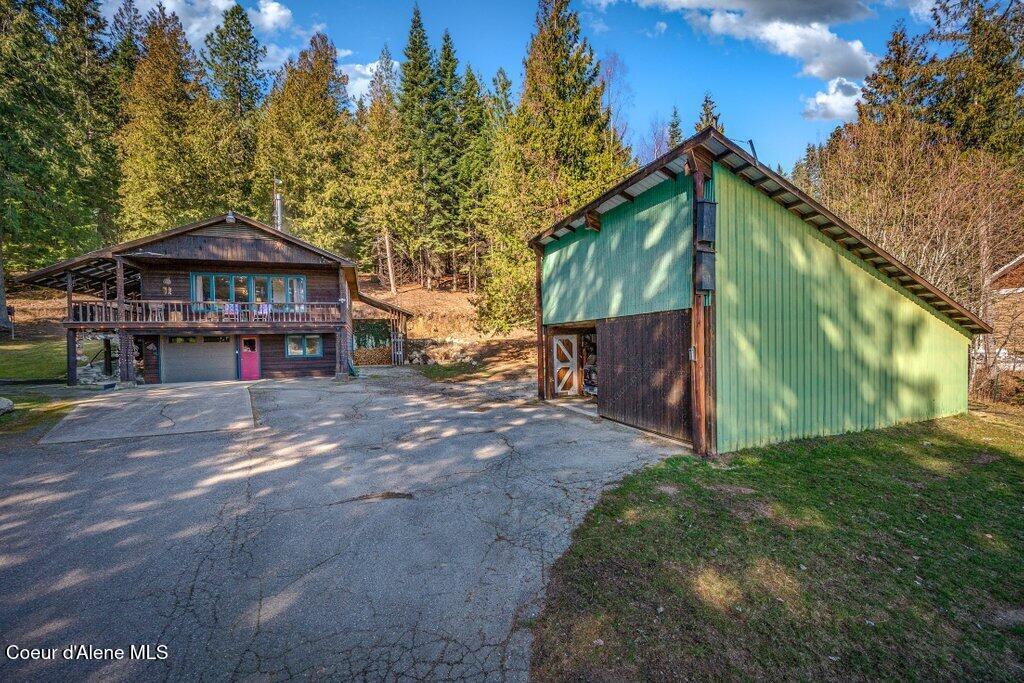 Image 3: Multiple outbuildings, beach, 8.21 acres