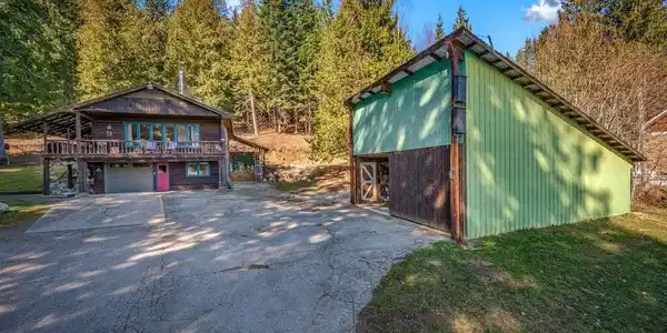 Image 3: Multiple outbuildings, beach, 8.21 acres