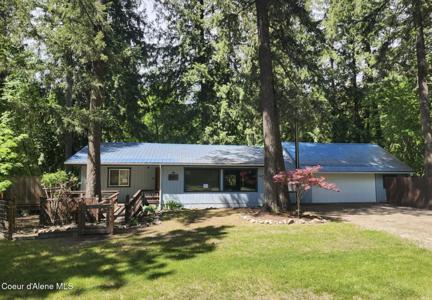 126 Creekside LN
