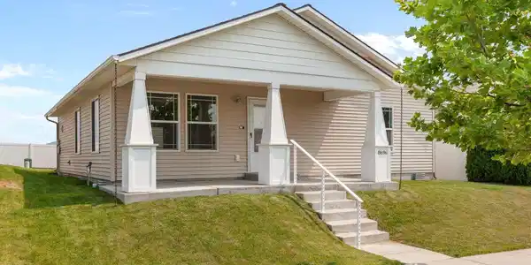 Image 2: Single level, easy maintenance!