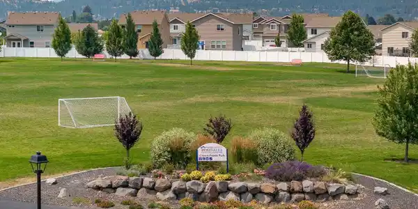 Image 3: Crown Pointe Park right across