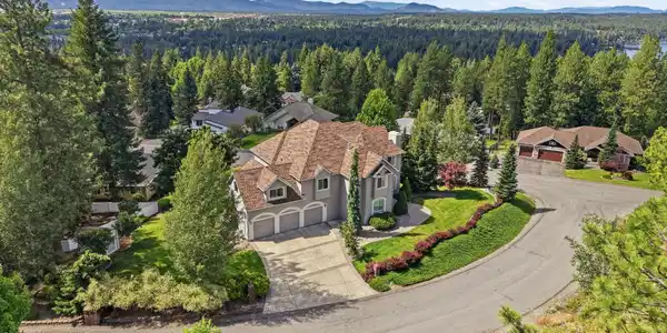 Image 3: Corner Lot with Curb Appeal