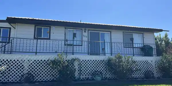 705 Center Ave