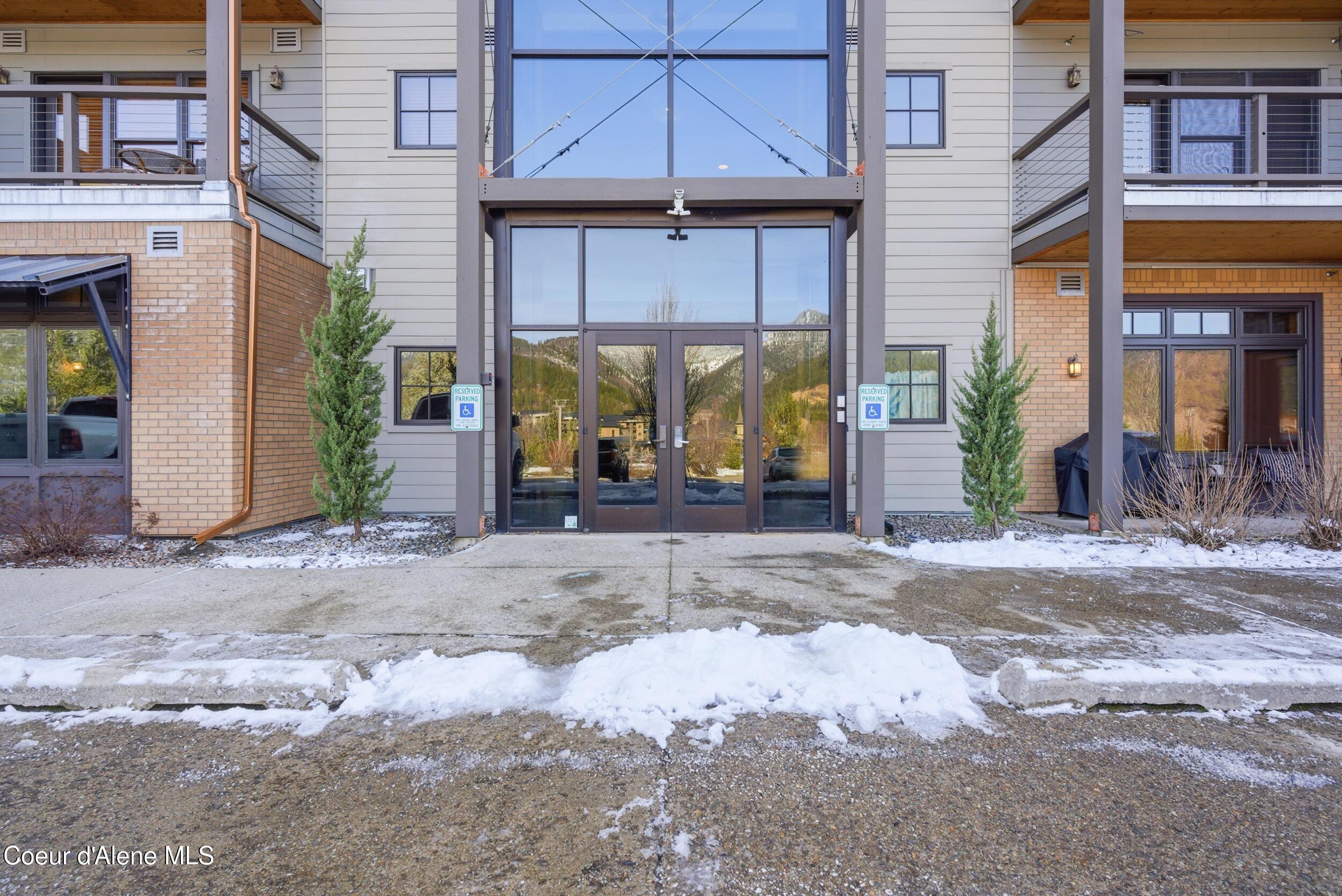 Image 1: Lobby Building Entry