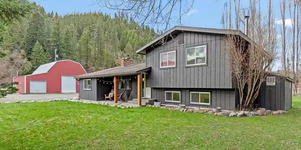1952 S Gateway Ranch RD