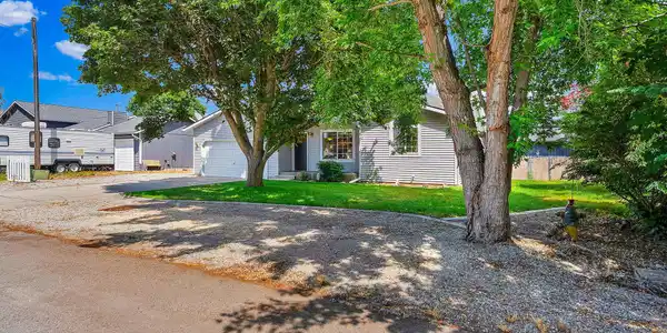 Image 2: 49-web-or-mls-SkyLight - Davis Cir (TM)-