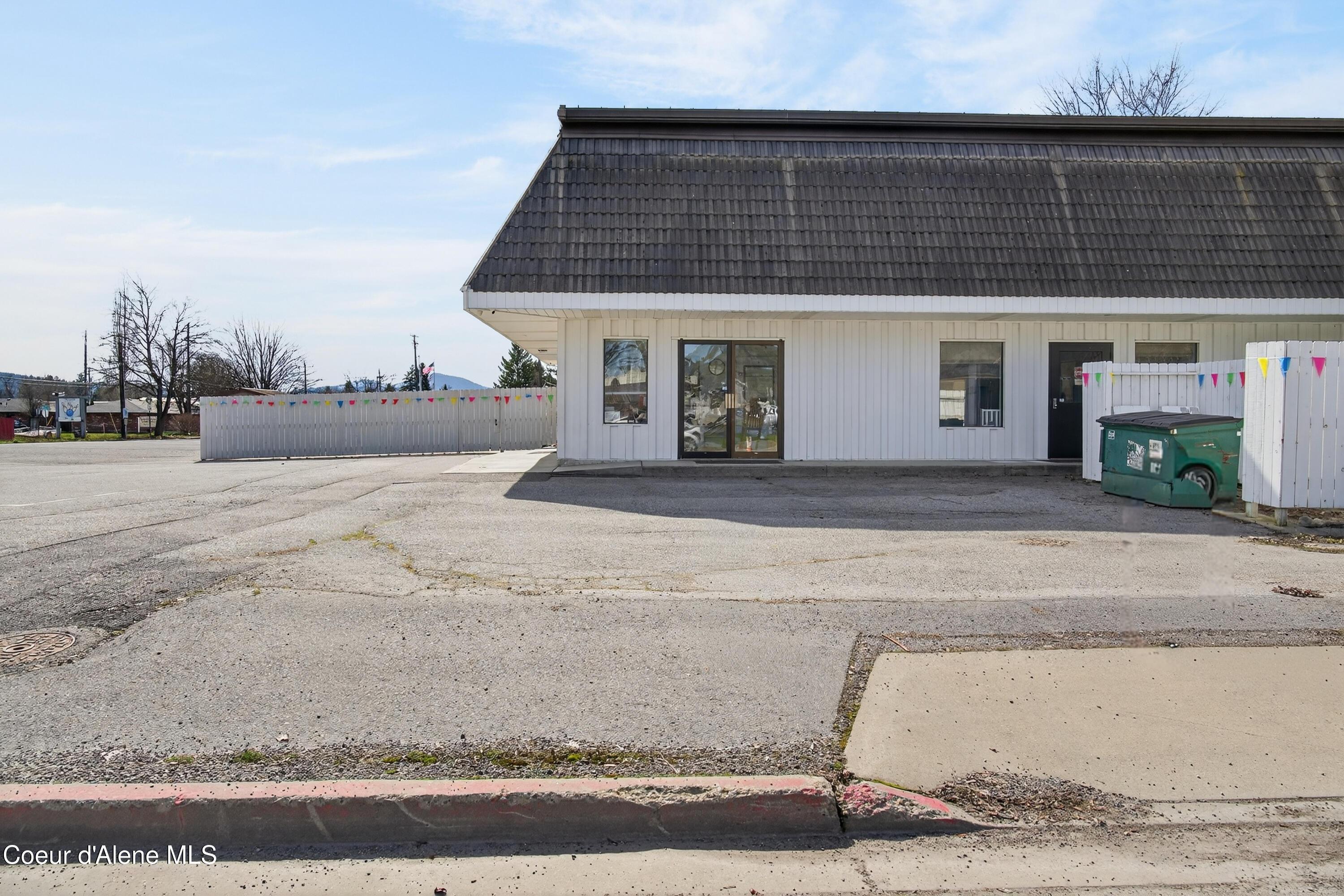 Image 3: 102 S. Division -01-42
