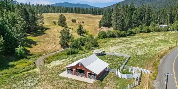 Image 3: 03-Aerial View of Barn