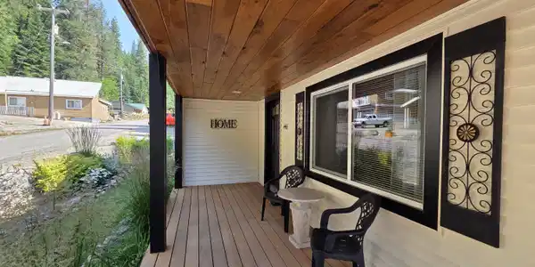 Image 4: Covered Porch