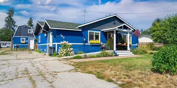 Image 4: Front Exterior