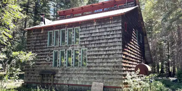 Image 4: 008 Guest cabin exterior
